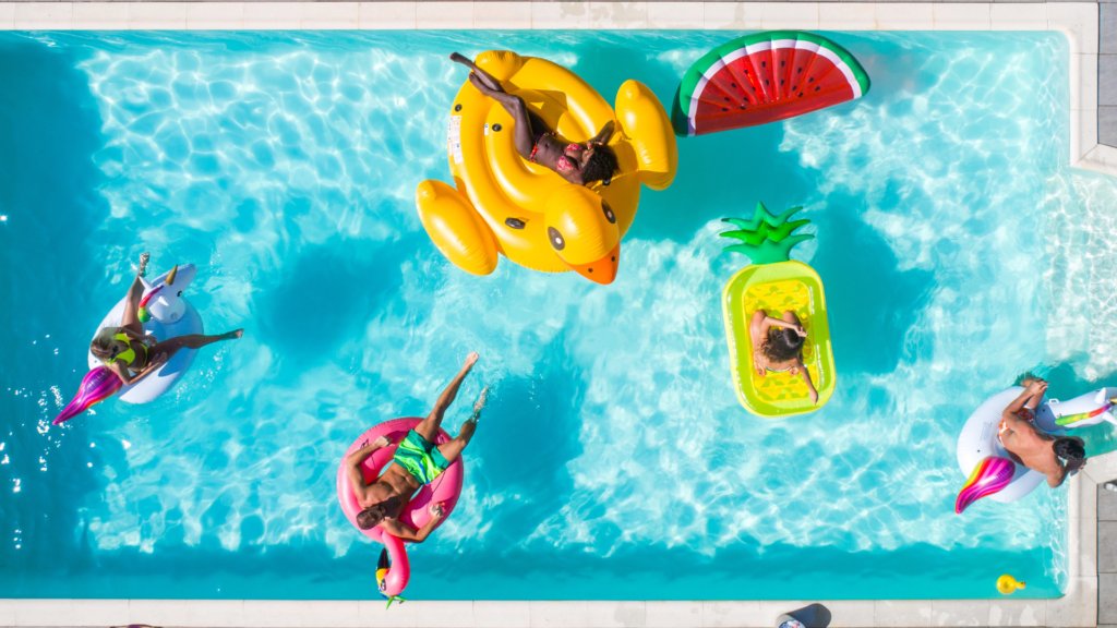 Votre piscine fuit ? Le test du seau d
